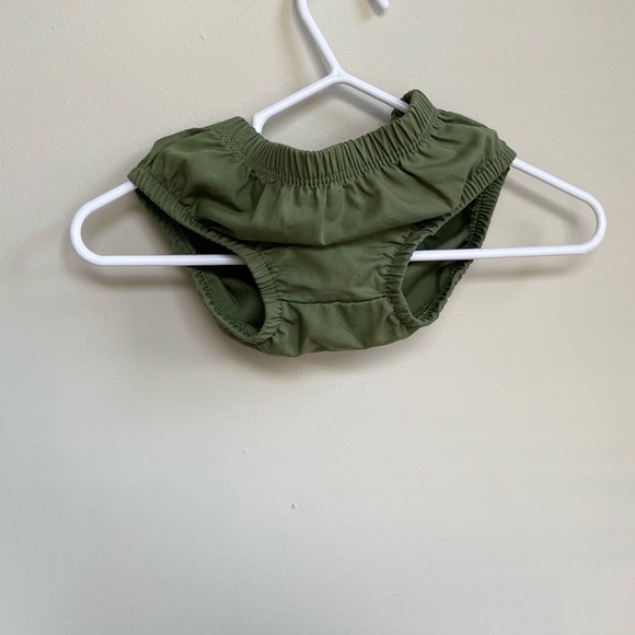 6M Carter’s Dress w/ bubble shorts - Picture 2 of 2